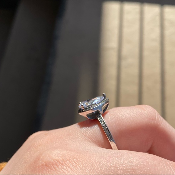 ☀️ Cubic Zirconia Teardrop Engagement Wedding Ring - Size 8 - Picture 6 of 8